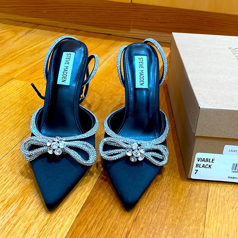 BRAND NEW NWT Steve Madden Viable Satin Heel
